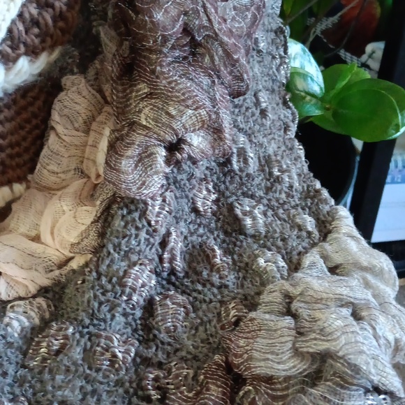 Bucket Cap and 3D Knit Scarf With Fringe in Neutral Tones 63" 12" New - Picture 4 of 5